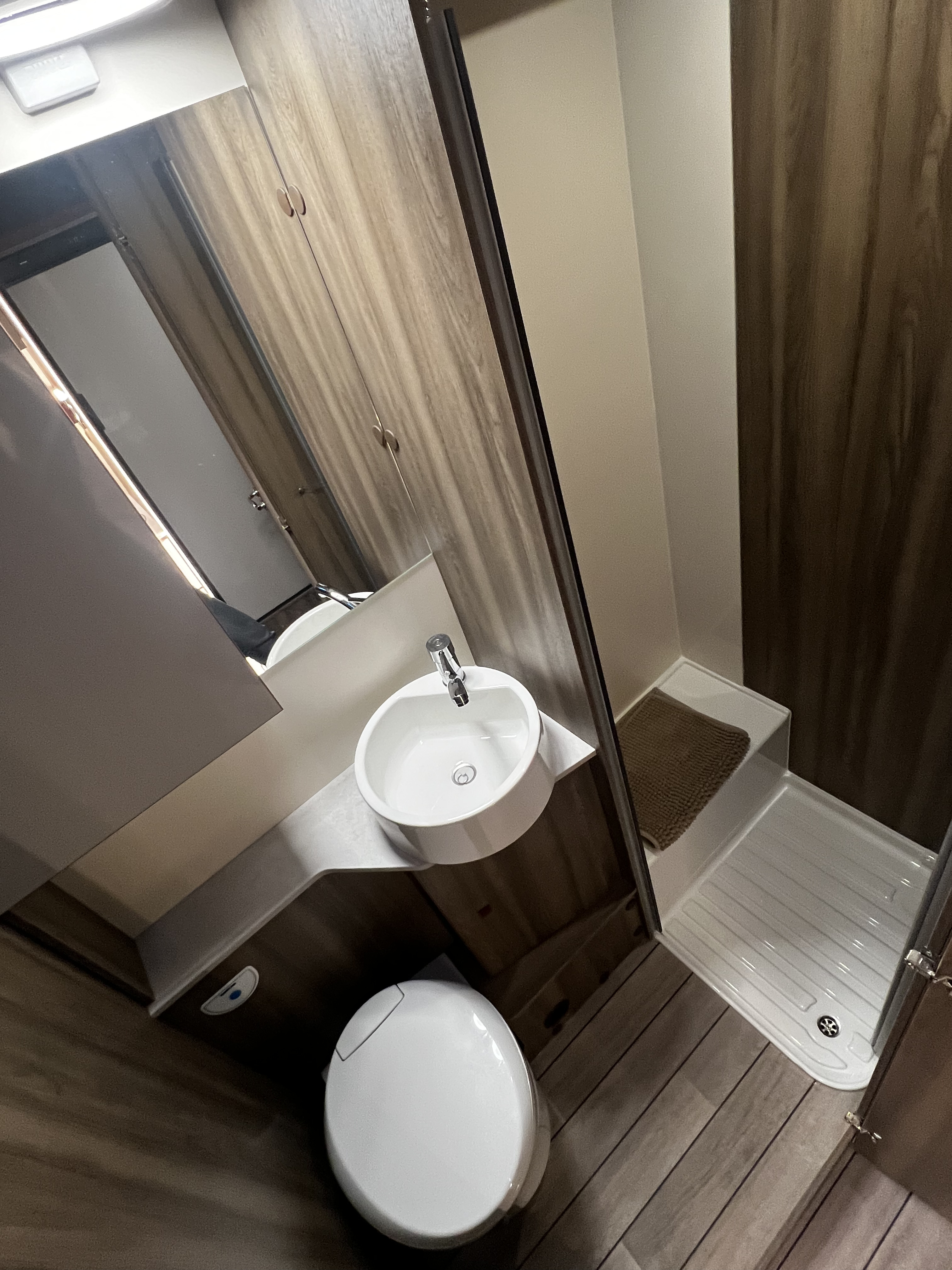 Baño con ducha separada