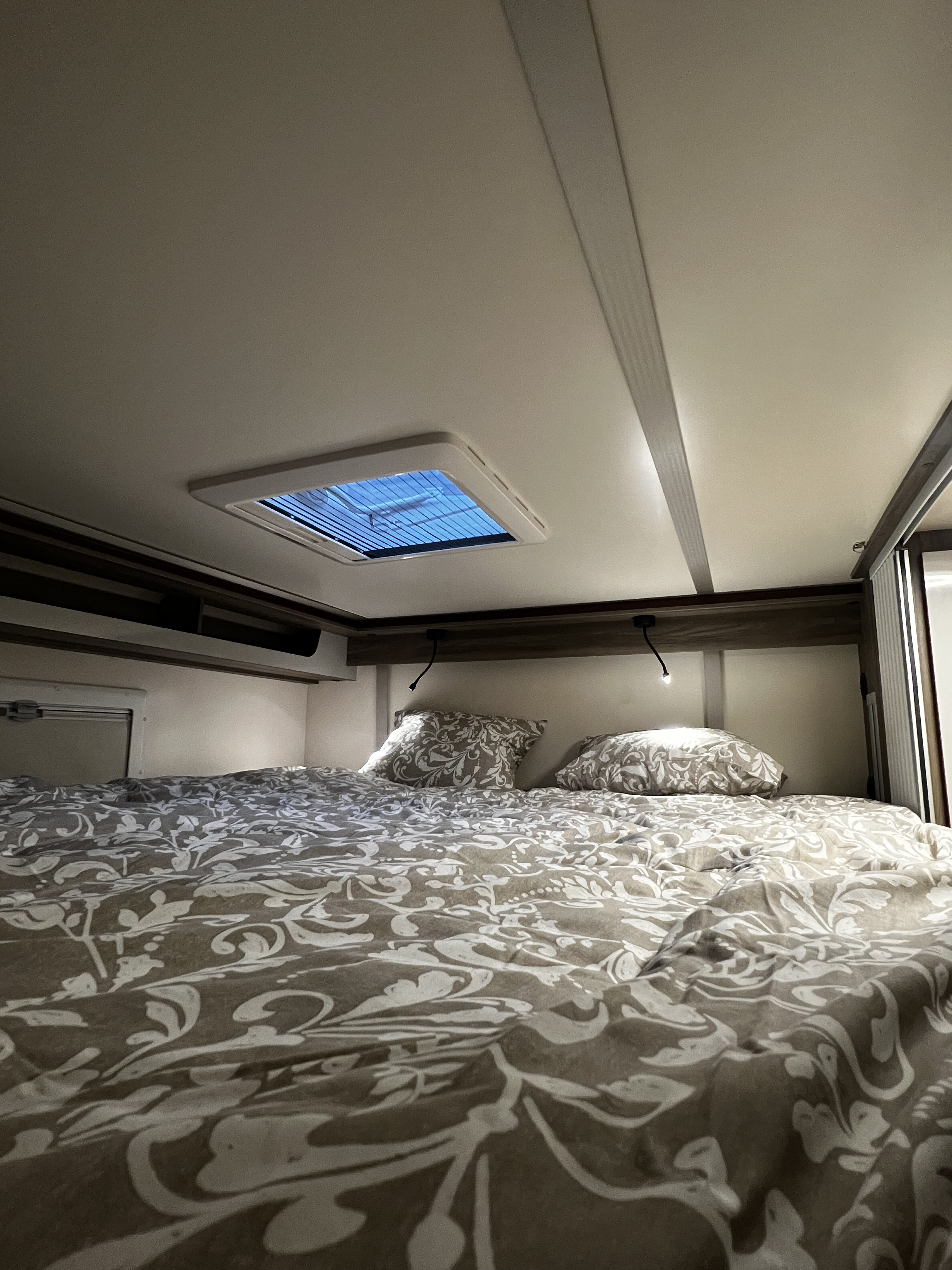 Cama trasera de matrimonio